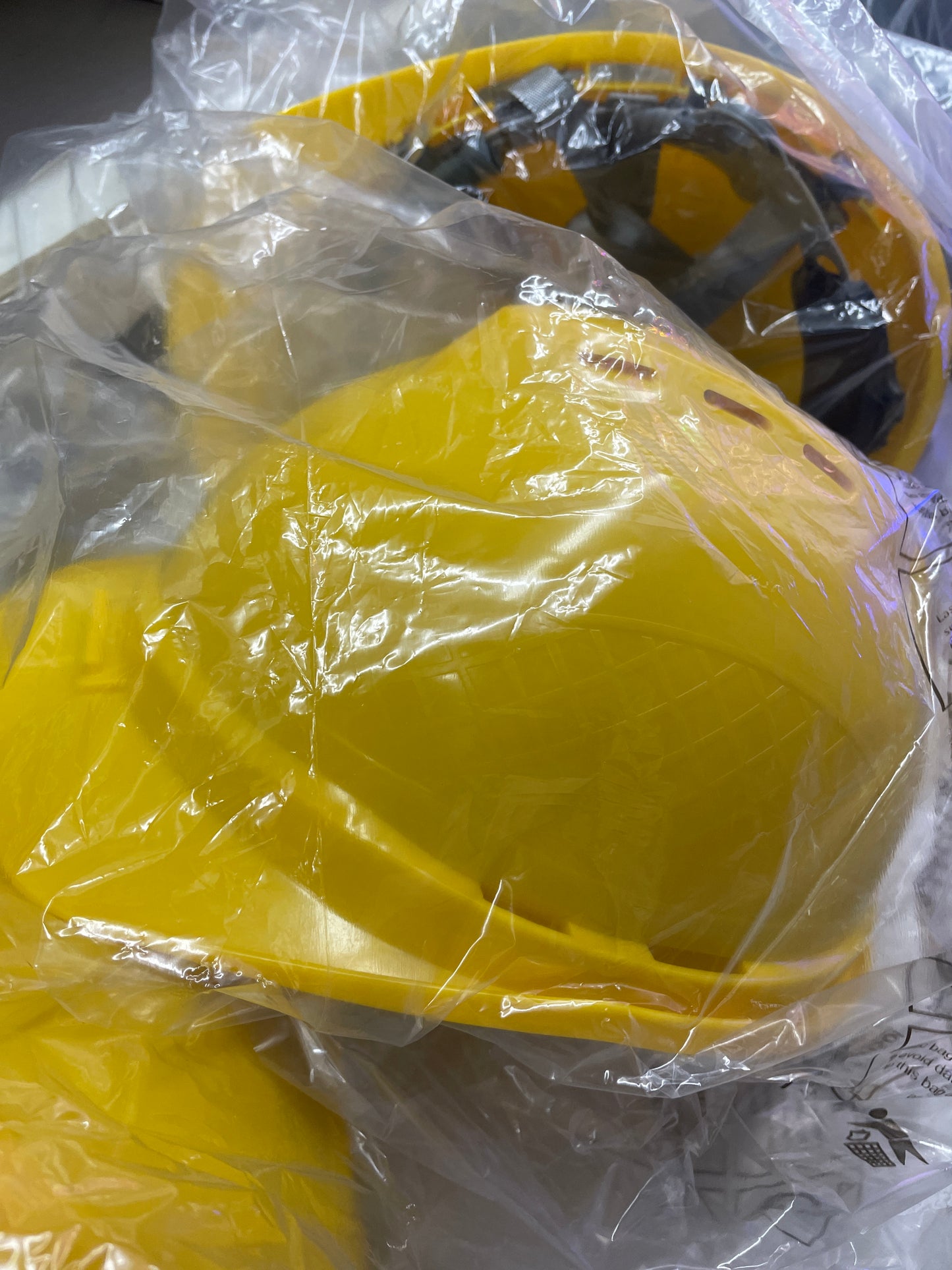 Safety helmet yellow total