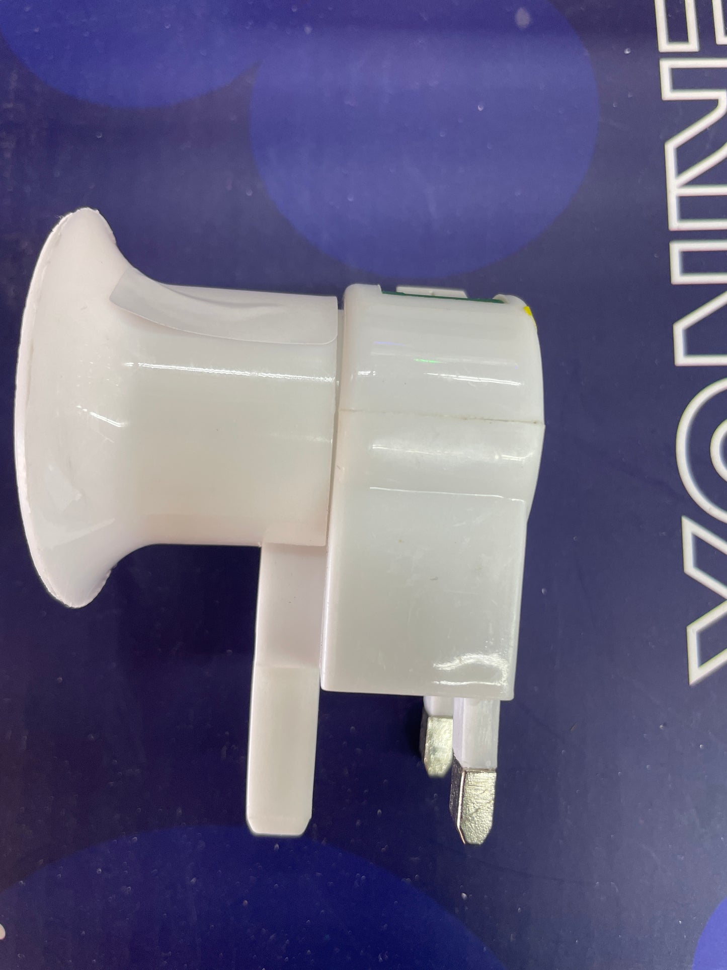 Plug light bulb