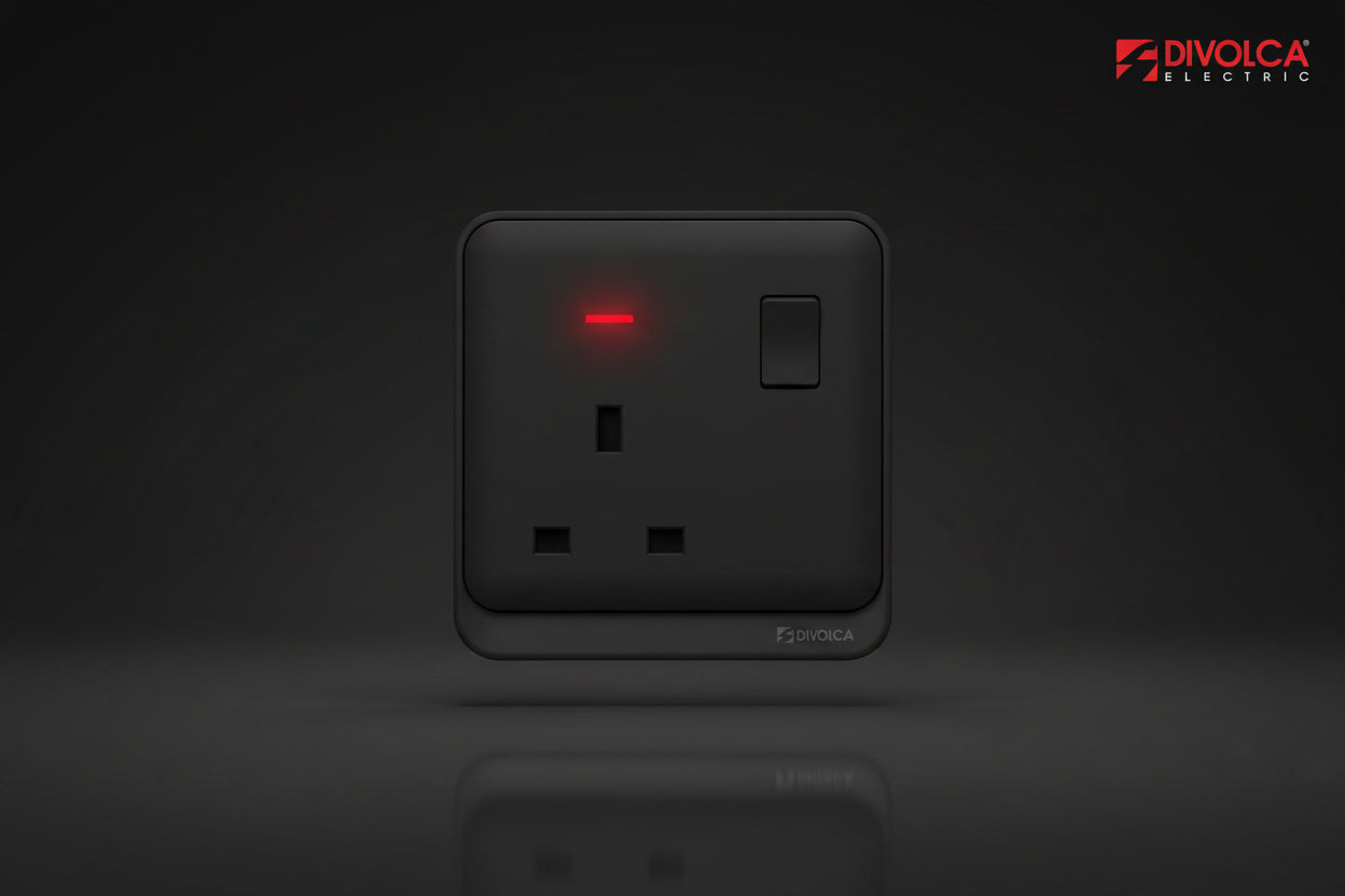 Linier G Design Black Single Socket